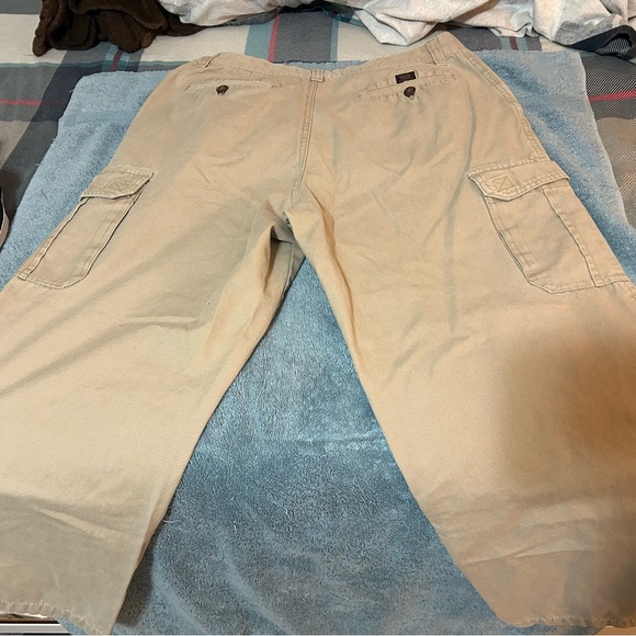 Beige khaki pants in great condition with side leg pockets comfortable - Picture 3 of 4